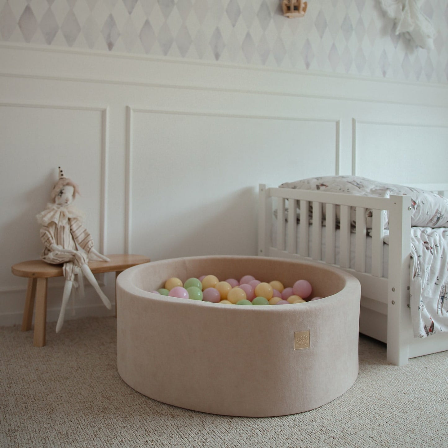 Spring Round Foam Ball Pit with 250 Balls