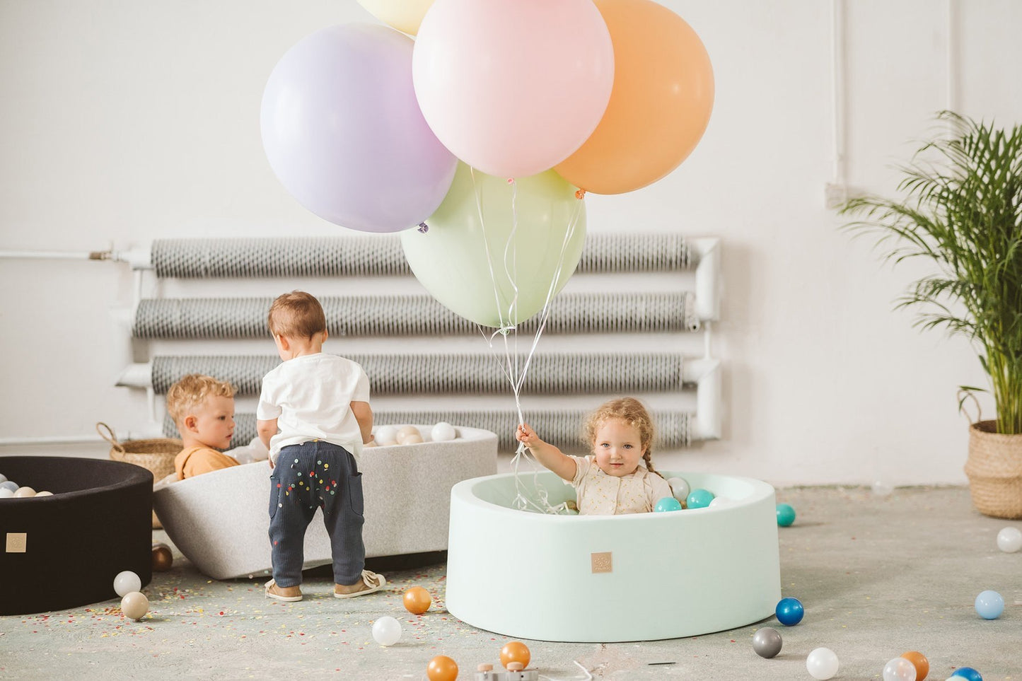 Glamour Round Foam Ball Pit with 250 Balls